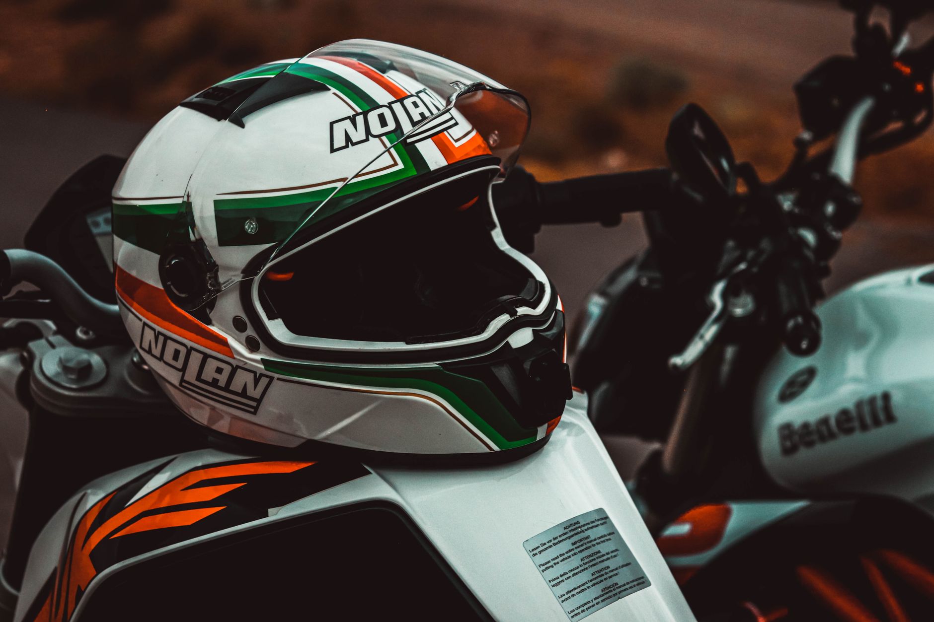 Choisir un casque homologué FIA : le guide complet